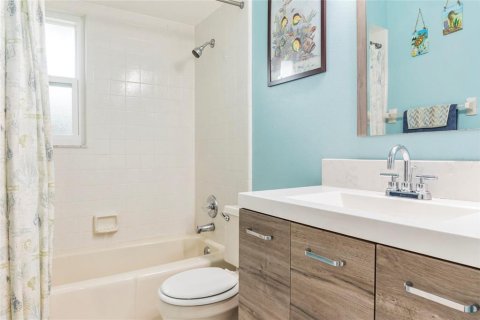 House in Port Charlotte, Florida 3 bedrooms, 151.62 sq.m. № 2110549 - photo 15