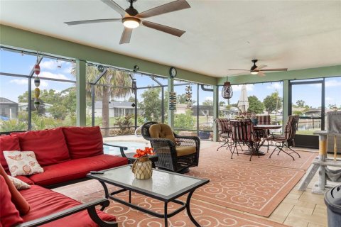 House in Port Charlotte, Florida 3 bedrooms, 151.62 sq.m. № 2110549 - photo 19