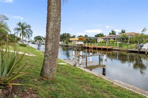 House in Port Charlotte, Florida 3 bedrooms, 151.62 sq.m. № 2110549 - photo 24