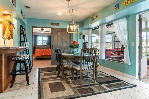House in Port Charlotte, Florida 3 bedrooms, 151.62 sq.m. № 2110549 - photo 9