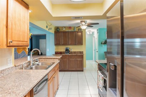 House in Port Charlotte, Florida 3 bedrooms, 151.62 sq.m. № 2110549 - photo 6