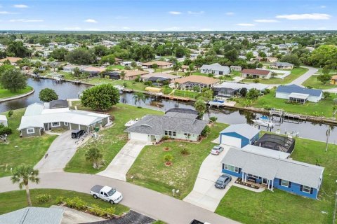 House in Port Charlotte, Florida 3 bedrooms, 151.62 sq.m. № 2110549 - photo 26