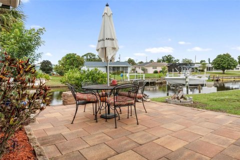 House in Port Charlotte, Florida 3 bedrooms, 151.62 sq.m. № 2110549 - photo 23