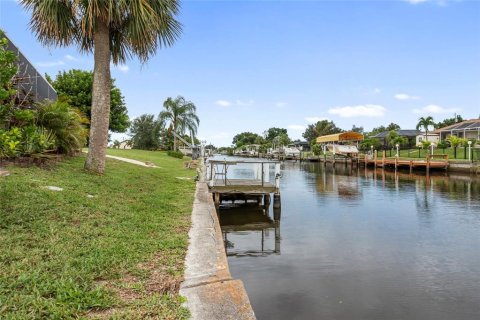 House in Port Charlotte, Florida 3 bedrooms, 151.62 sq.m. № 2110549 - photo 25