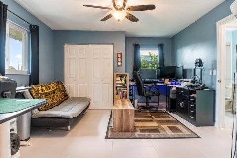 House in Port Charlotte, Florida 3 bedrooms, 151.62 sq.m. № 2110549 - photo 13
