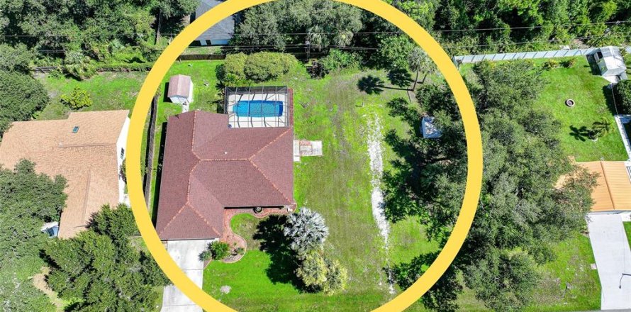 House in Port Charlotte, Florida 3 bedrooms, 179.58 sq.m. № 1880436