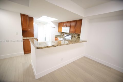 Copropriété à louer à Coral Springs, Floride: 2 chambres, 91.6 m2 № 1980644 - photo 5