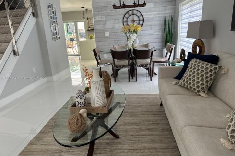 House in Miami, Florida 4 bedrooms, 181.53 sq.m. № 1893009 - photo 9