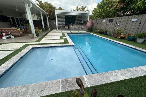 House in Miami, Florida 4 bedrooms, 181.53 sq.m. № 1893009 - photo 21