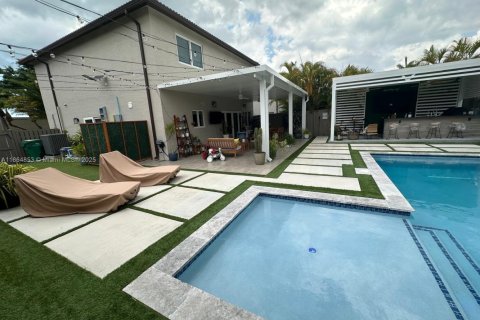 House in Miami, Florida 4 bedrooms, 181.53 sq.m. № 1893009 - photo 22