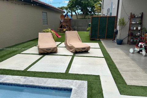 House in Miami, Florida 4 bedrooms, 181.53 sq.m. № 1893009 - photo 19