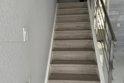 House in Miami, Florida 4 bedrooms, 181.53 sq.m. № 1893009 - photo 8