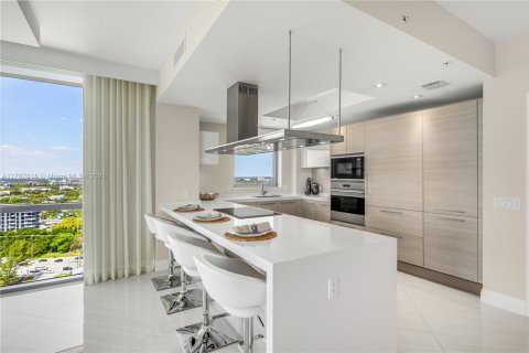 Condominio en venta en North Miami Beach, Florida, 2 dormitorios, 181.9 m2 № 1958899 - foto 13
