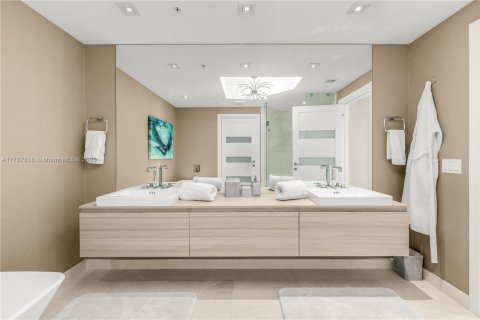 Condominio en venta en North Miami Beach, Florida, 2 dormitorios, 181.9 m2 № 1958899 - foto 20