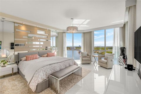 Condominio en venta en North Miami Beach, Florida, 2 dormitorios, 181.9 m2 № 1958899 - foto 15