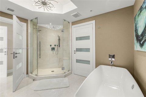 Condominio en venta en North Miami Beach, Florida, 2 dormitorios, 181.9 m2 № 1958899 - foto 21