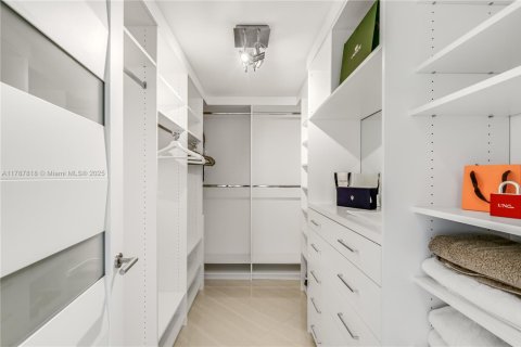 Condominio en venta en North Miami Beach, Florida, 2 dormitorios, 181.9 m2 № 1958899 - foto 23