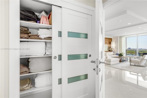 Condominio en venta en North Miami Beach, Florida, 2 dormitorios, 181.9 m2 № 1958899 - foto 26