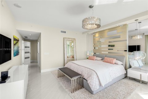 Condominio en venta en North Miami Beach, Florida, 2 dormitorios, 181.9 m2 № 1958899 - foto 16