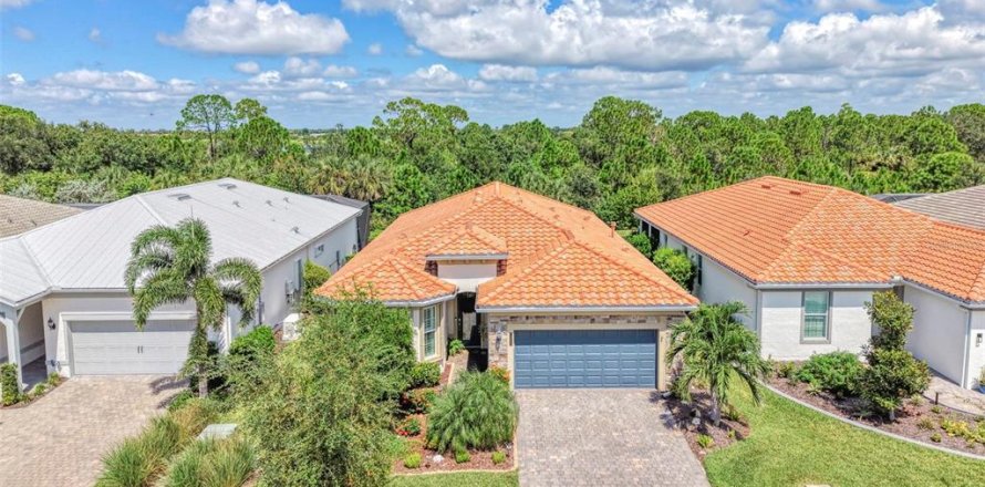 House in Englewood, Florida 3 bedrooms, 176.7 sq.m. № 2396176