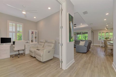 House in Englewood, Florida 3 bedrooms, 176.7 sq.m. № 2396176 - photo 13