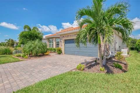 House in Englewood, Florida 3 bedrooms, 176.7 sq.m. № 2396176 - photo 6