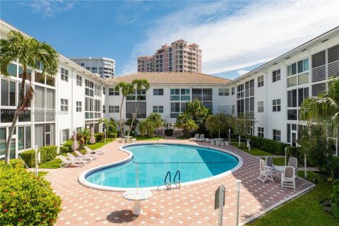 Condo in Lauderdale-by-the-Sea, Florida, 1 bedroom  № 1704205 - photo 14