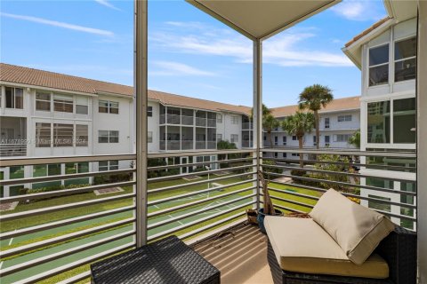 Condo in Lauderdale-by-the-Sea, Florida, 1 bedroom  № 1704205 - photo 11