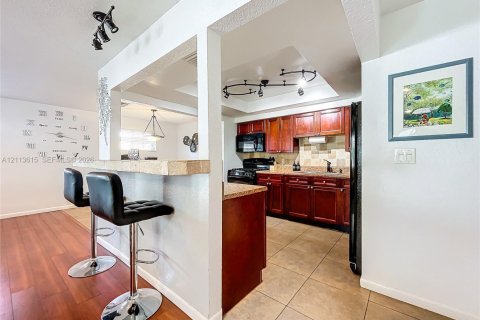 Villa ou maison à louer à Miramar, Floride: 2 chambres, 125.42 m2 № 2435294 - photo 4
