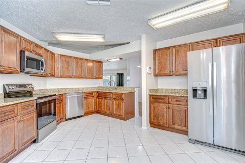 Casa en venta en Brandon, Florida, 4 dormitorios, 184.41 m2 № 1902461 - foto 10