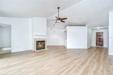 Casa en venta en Brandon, Florida, 4 dormitorios, 184.41 m2 № 1902461 - foto 7