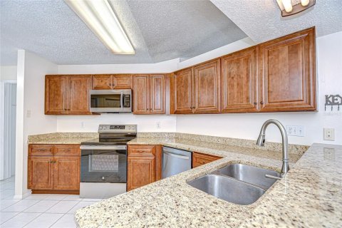 Casa en venta en Brandon, Florida, 4 dormitorios, 184.41 m2 № 1902461 - foto 9