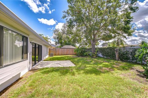 Casa en venta en Brandon, Florida, 4 dormitorios, 184.41 m2 № 1902461 - foto 3