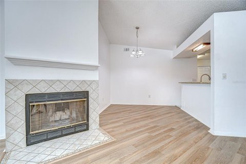 Casa en venta en Brandon, Florida, 4 dormitorios, 184.41 m2 № 1902461 - foto 8