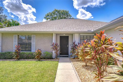 Casa en venta en Brandon, Florida, 4 dormitorios, 184.41 m2 № 1902461 - foto 2