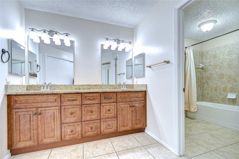 Casa en venta en Brandon, Florida, 4 dormitorios, 184.41 m2 № 1902461 - foto 17