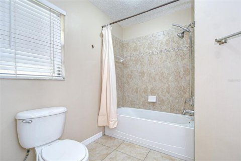Casa en venta en Brandon, Florida, 4 dormitorios, 184.41 m2 № 1902461 - foto 18