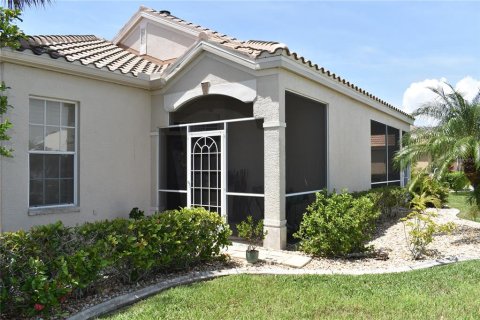 House in Punta Gorda, Florida 2 bedrooms, 122.35 sq.m. № 1918515 - photo 3