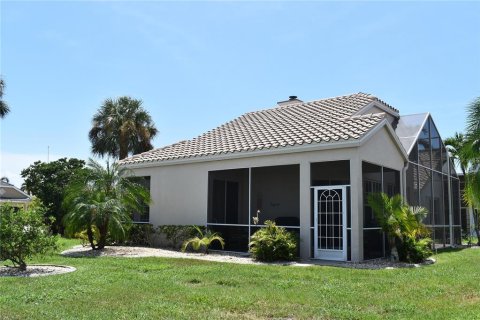 House in Punta Gorda, Florida 2 bedrooms, 122.35 sq.m. № 1918515 - photo 5