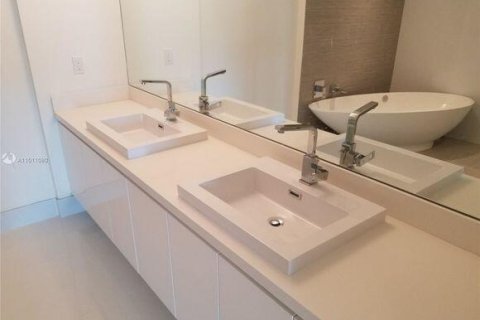 Condo in Sunny Isles Beach, Florida, 2 bedrooms № 2088020 - photo 6