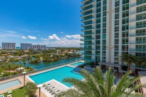 Condo in Sunny Isles Beach, Florida, 2 bedrooms № 2088020 - photo 8