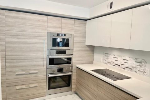 Condo in Sunny Isles Beach, Florida, 2 bedrooms № 2088020 - photo 2