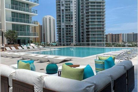 Condo in Sunny Isles Beach, Florida, 2 bedrooms № 2088020 - photo 10