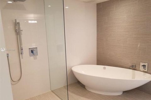 Condo in Sunny Isles Beach, Florida, 2 bedrooms № 2088020 - photo 5