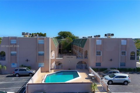 Condominio en venta en Deerfield Beach, Florida, 2 dormitorios, 100.33 m2 № 2010062 - foto 19