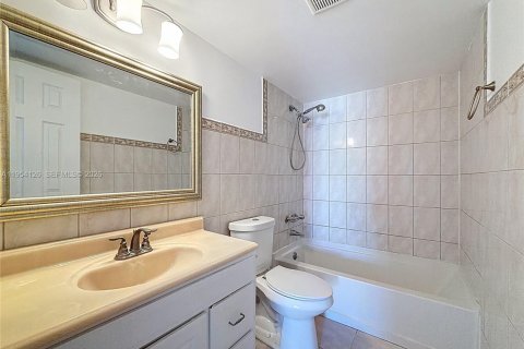 Condominio en venta en Deerfield Beach, Florida, 2 dormitorios, 100.33 m2 № 2010062 - foto 15