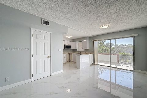 Condominio en venta en Deerfield Beach, Florida, 2 dormitorios, 100.33 m2 № 2010062 - foto 2