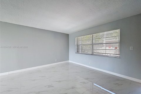 Condominio en venta en Deerfield Beach, Florida, 2 dormitorios, 100.33 m2 № 2010062 - foto 10