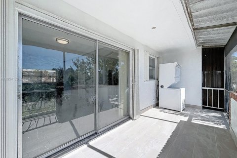 Condominio en venta en Deerfield Beach, Florida, 2 dormitorios, 100.33 m2 № 2010062 - foto 18