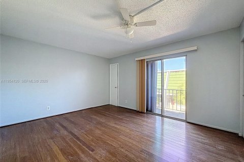 Condominio en venta en Deerfield Beach, Florida, 2 dormitorios, 100.33 m2 № 2010062 - foto 14